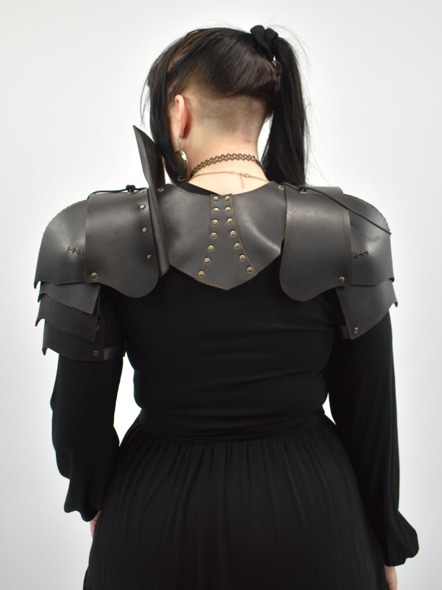 Archer Leather Shoulder Armor Set